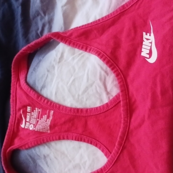 THE NIKE TEE TANK - Picture 2 of 5